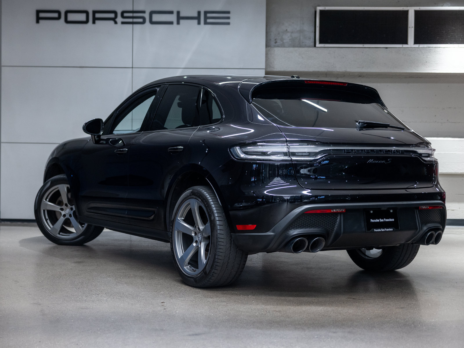 Certified 2023 Porsche Macan S AWD/4WD image 3
