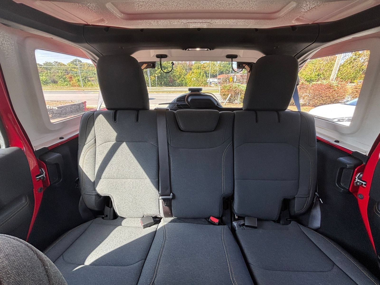 Used 2025 Jeep Wrangler Unlimited Sahara AWD/4WD image 37