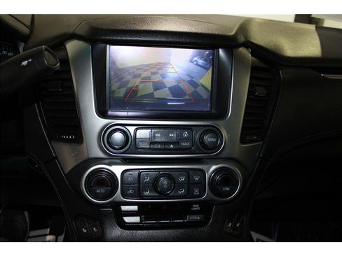 Used 2017 Chevrolet Suburban LT image 31