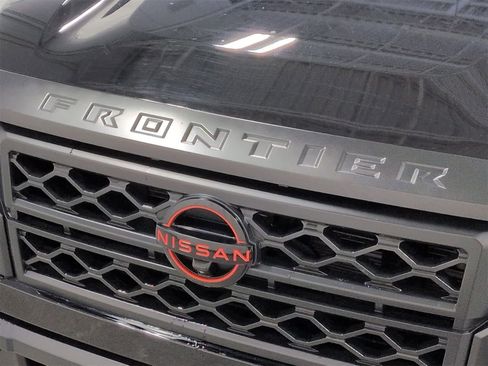 Used 2022 Nissan Frontier PRO-4X w/ Pro-4X Premium Package image 13