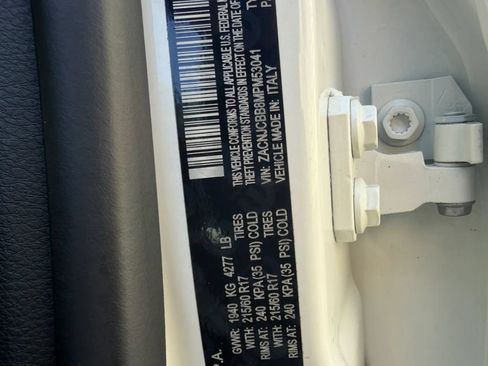 Used 2021 Jeep Renegade Latitude FWD image 24