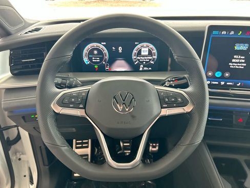 New 2026 Volkswagen Tiguan SE R-Line AWD/4WD image 17