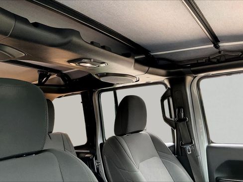 Used 2018 Jeep Wrangler Unlimited Sport S AWD/4WD image 13