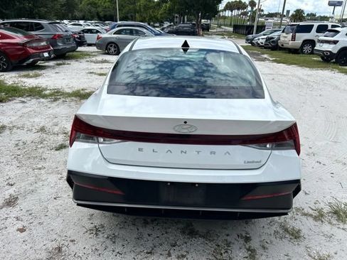 Used 2025 Hyundai Elantra Limited FWD image 18