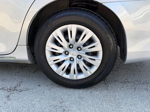Used 2012 Toyota Camry LE FWD image 33