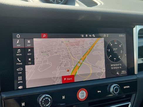 Used 2025 Porsche Macan S image 16