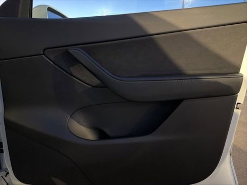 Used 2020 Tesla Model Y Long Range image 10