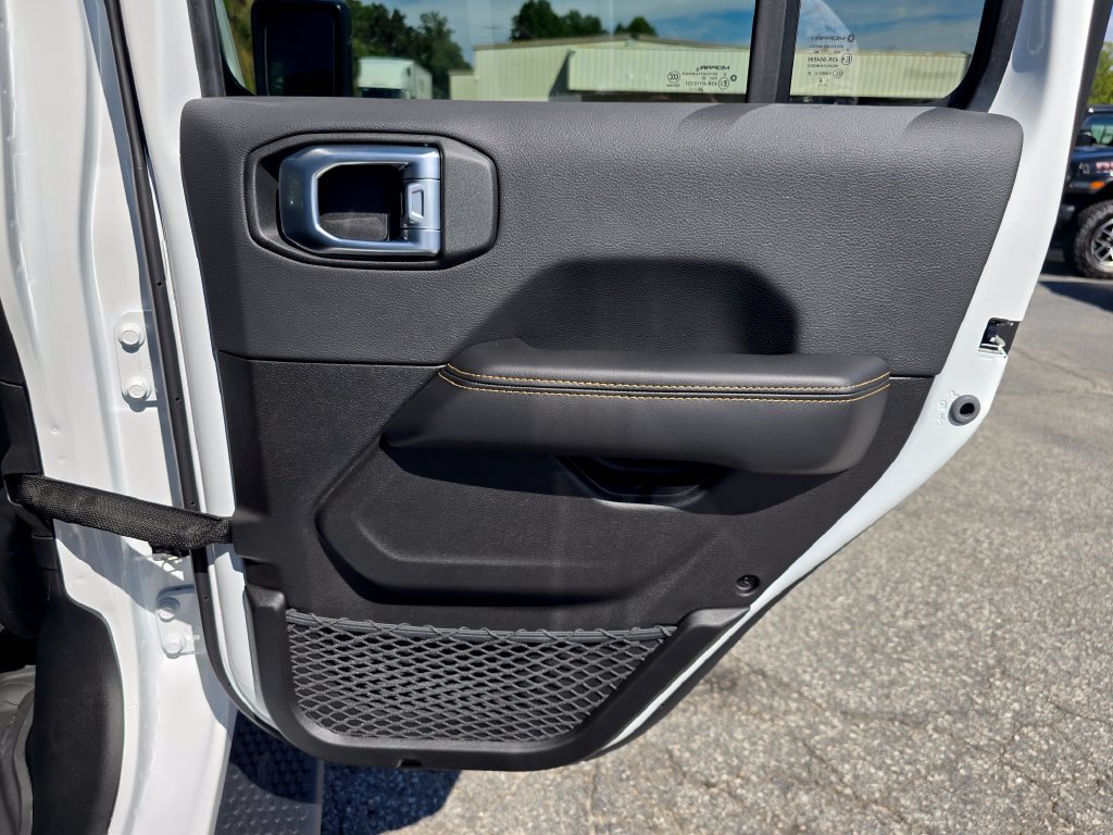 New 2027 Jeep Wrangler Unlimited Sahara AWD/4WD image 38