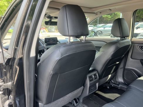 Certified 2023 Nissan Rogue SV w/ SV Premium B Package FWD image 17