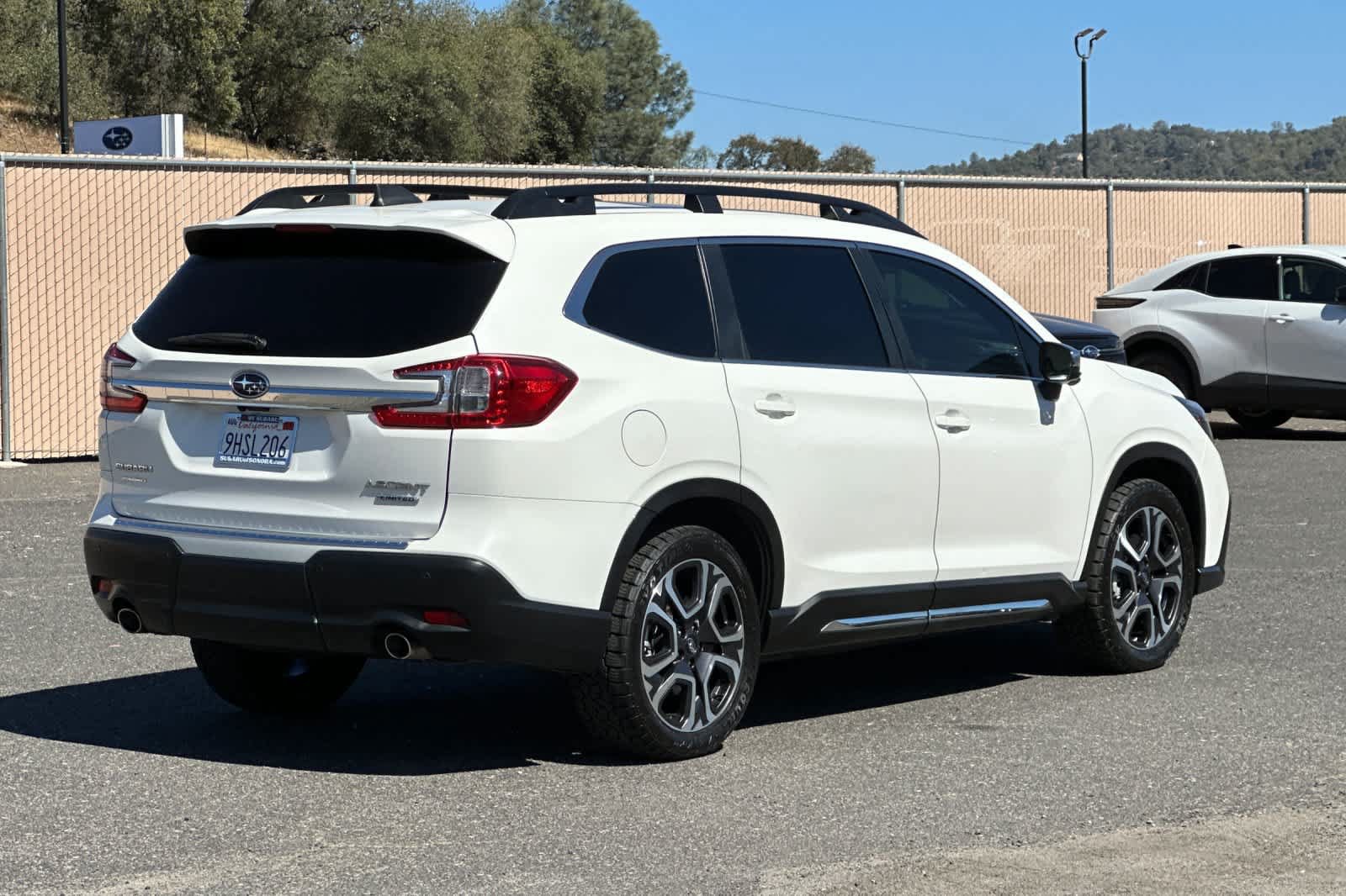 Used 2023 Subaru Ascent Limited w/ Technology Package AWD/4WD image 3