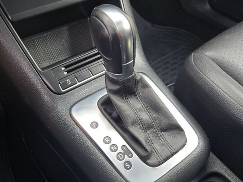 Used 2012 Volkswagen Tiguan S FWD image 32