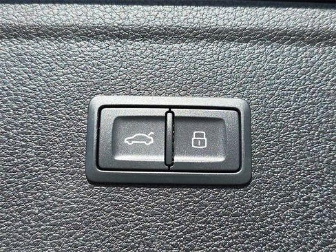 Used 2023 Audi Q5 2.0T Premium w/ Convenience Package image 17