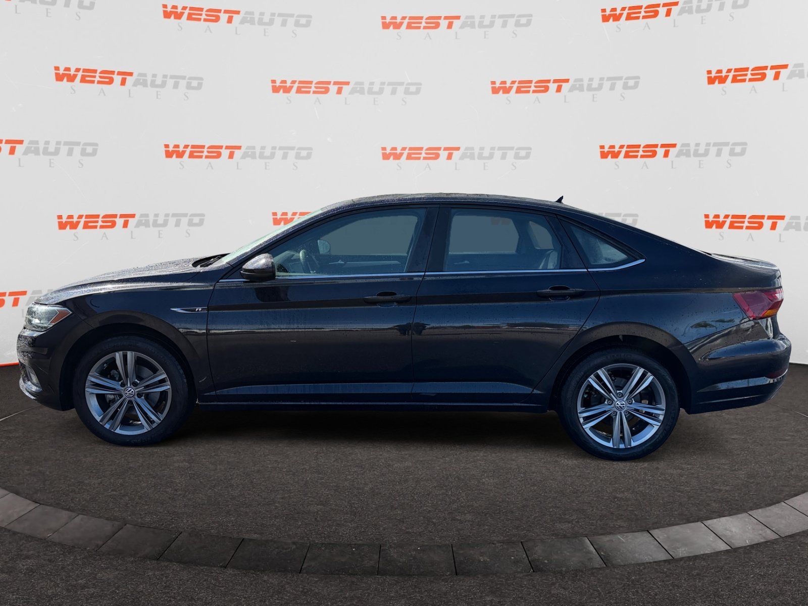 Used 2019 Volkswagen Jetta R-Line FWD image 2