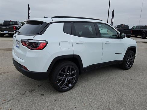 New 2026 Jeep Compass Latitude image 7