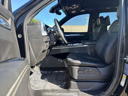 Used 2025 Cadillac Escalade V image 2