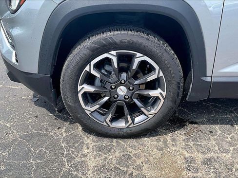 Used 2025 GMC Terrain Elevation w/ Elevation Premium Package AWD/4WD image 2