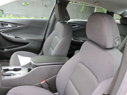 Used 2025 Chevrolet Malibu LT image 11