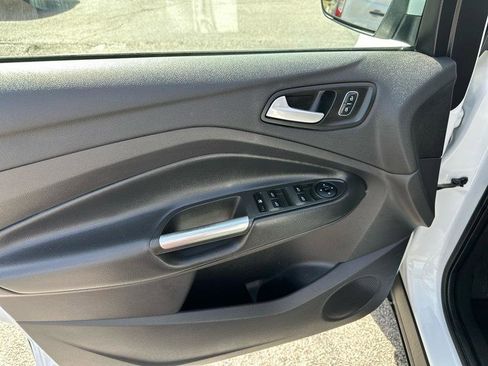 Used 2018 Ford Escape SE image 12