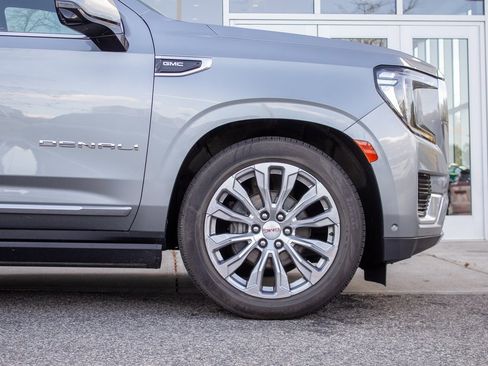 Used 2023 GMC Yukon Denali w/ Denali Reserve Package image 5