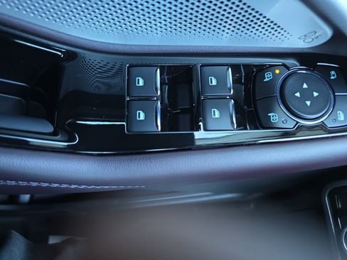 Used 2025 Ford Explorer Platinum w/ Ultimate Package image 27