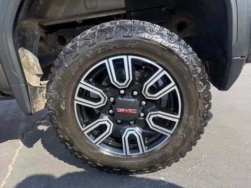 Used 2022 GMC Sierra 2500 AT4 w/ Driver Alert Package I AWD/4WD image 14