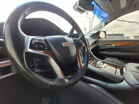 Used 2018 Cadillac Escalade Premium Luxury RWD image 39