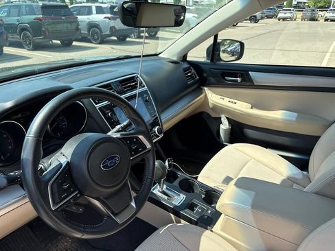 Used 2019 Subaru Outback 2.5i Premium w/ Popular Package #2 AWD/4WD image 4