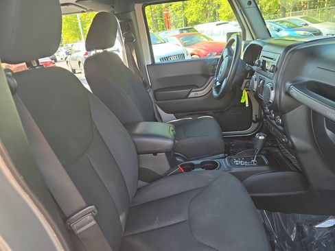 Used 2018 Jeep Wrangler Unlimited Sport S AWD/4WD image 10