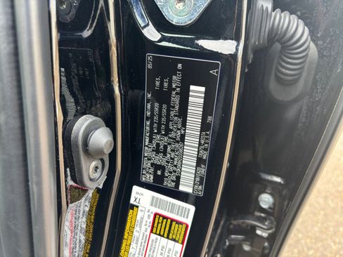 Used 2025 Toyota Highlander XSE image 32