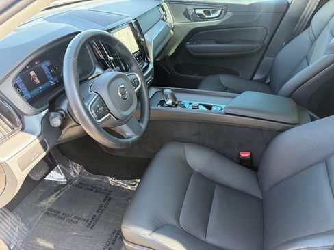 Used 2025 Volvo XC60 B5 Core AWD/4WD image 7