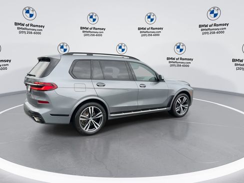 Used 2024 BMW X7 xDrive40i w/ M Sport Package AWD/4WD image 8