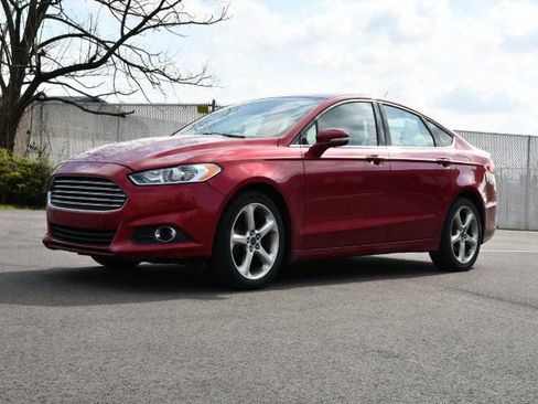 Used 2015 Ford Fusion SE w/ Equipment Group 201A image 3
