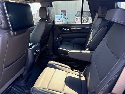 Used 2024 GMC Yukon Denali w/ Advanced Technology Package AWD/4WD image 18