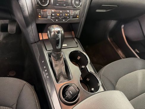 Used 2019 Ford Explorer XLT w/ Equipment Group 201A FWD image 17