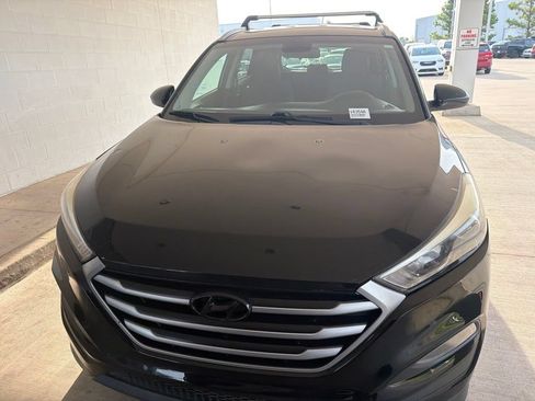 Used 2017 Hyundai Tucson SE w/ SE Popular Package 02 FWD image 2