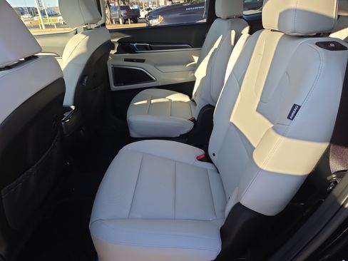 New 2025 Kia Telluride S image 6