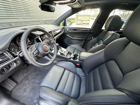 Used 2026 Porsche Macan AWD/4WD image 4