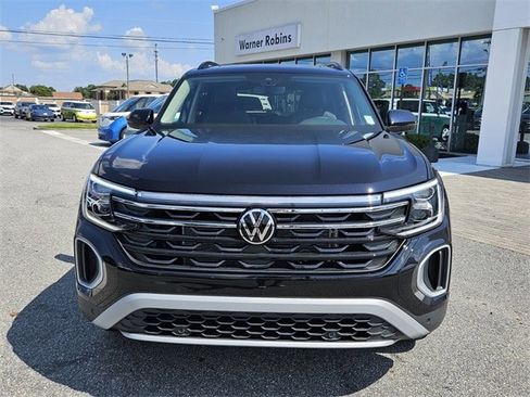 New 2026 Volkswagen Atlas Peak Edition image 2