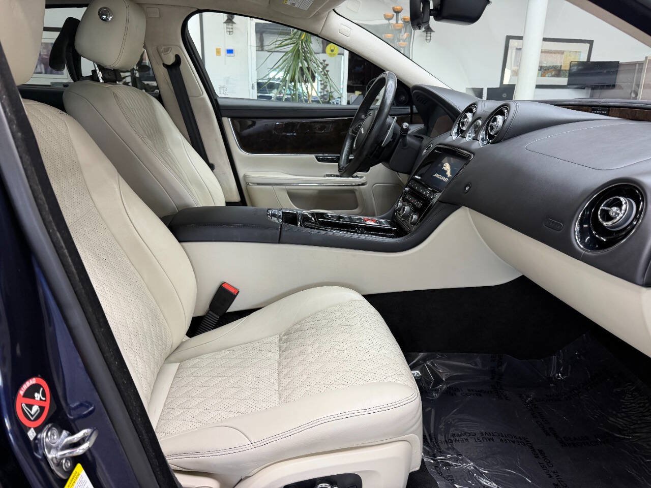 Used 2019 Jaguar XJ L Portfolio AWD/4WD image 17