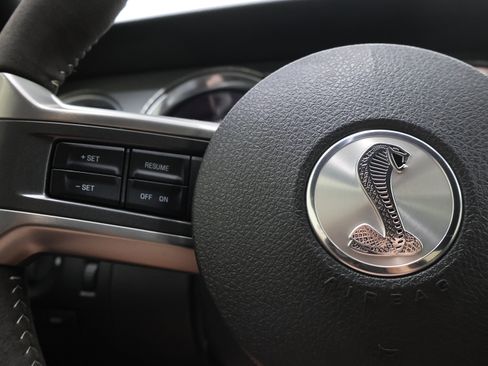 Used 2011 Ford Mustang Shelby GT500 RWD image 15