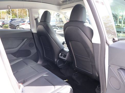 Used 2024 Tesla Model Y Long Range image 36