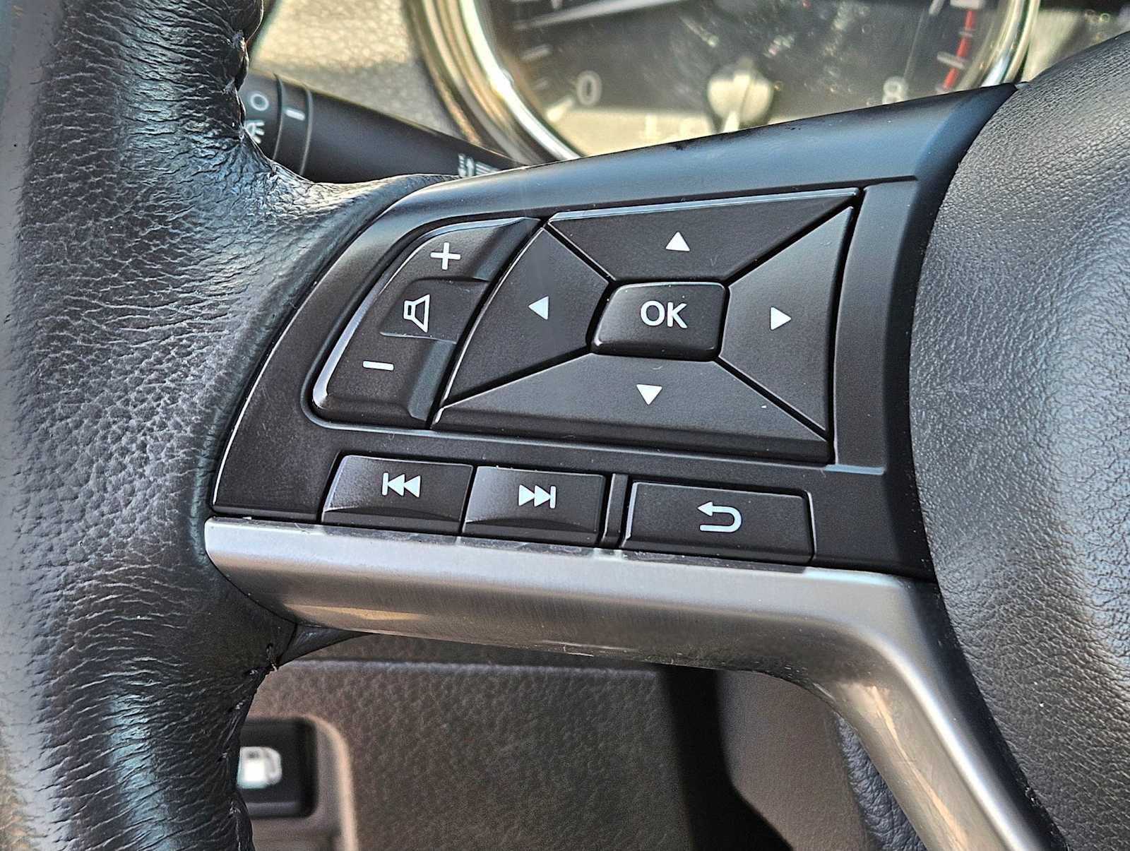 Used 2018 Nissan Rogue SV FWD image 22