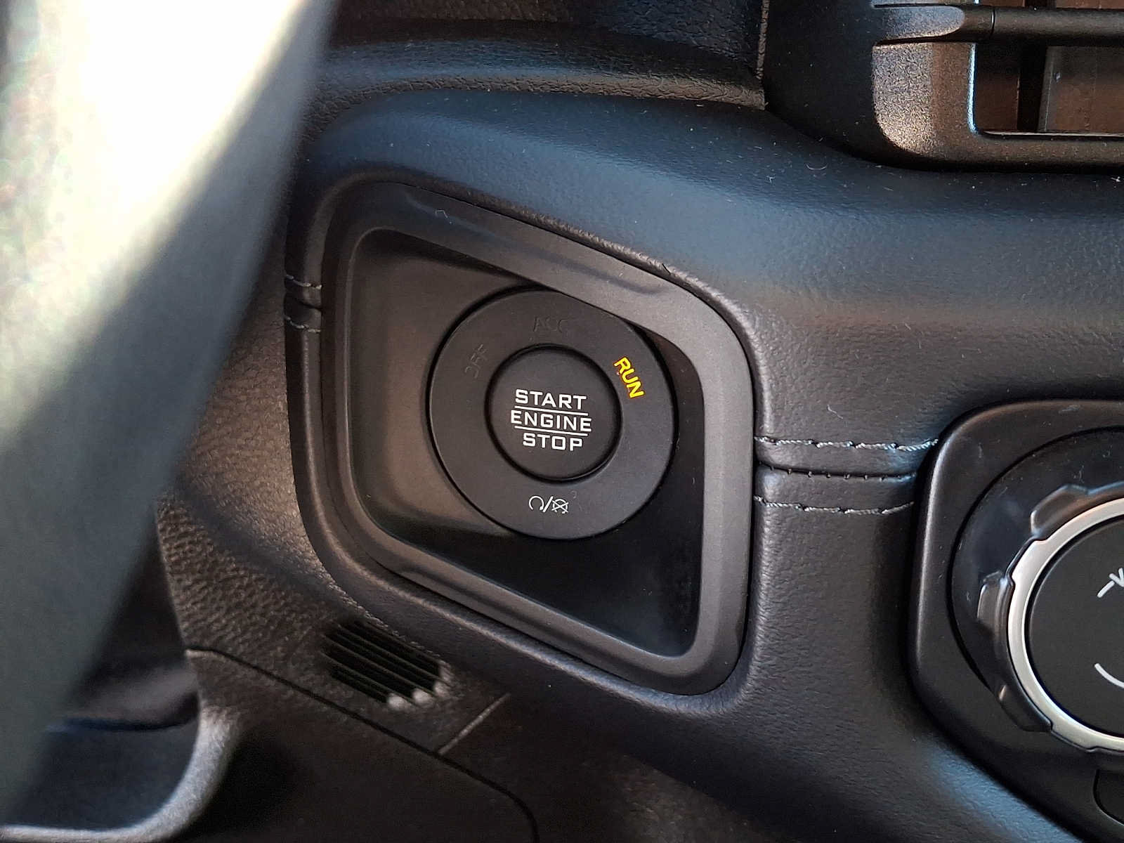 Used 2026 Jeep Wrangler Unlimited Rubicon AWD/4WD image 25