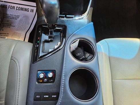 Used 2015 Toyota Avalon Limited FWD image 27