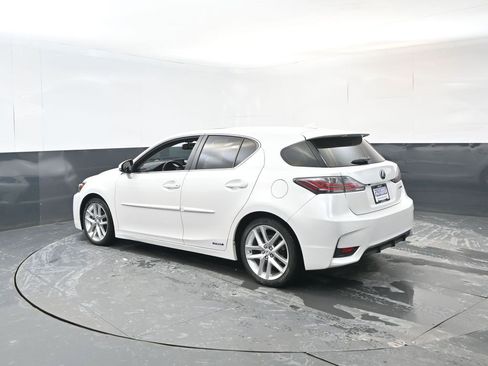 Used 2017 Lexus CT 200h image 3