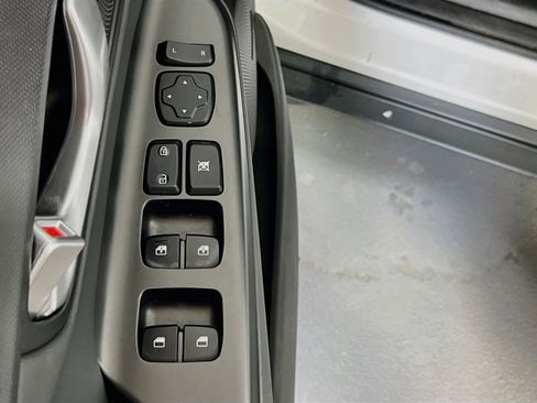 Used 2023 Hyundai Kona Limited AWD/4WD image 18