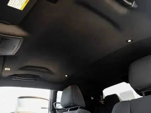 Used 2021 Dodge Challenger SXT w/ Blacktop Package image 28