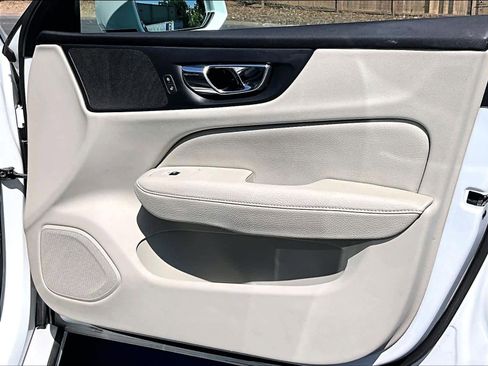 Used 2019 Volvo S60 T5 Momentum w/ Premium Package FWD image 27