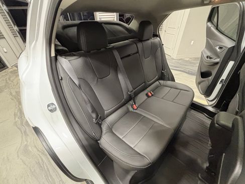 Used 2022 Buick Encore GX Essence w/ Experience Buick Package image 6