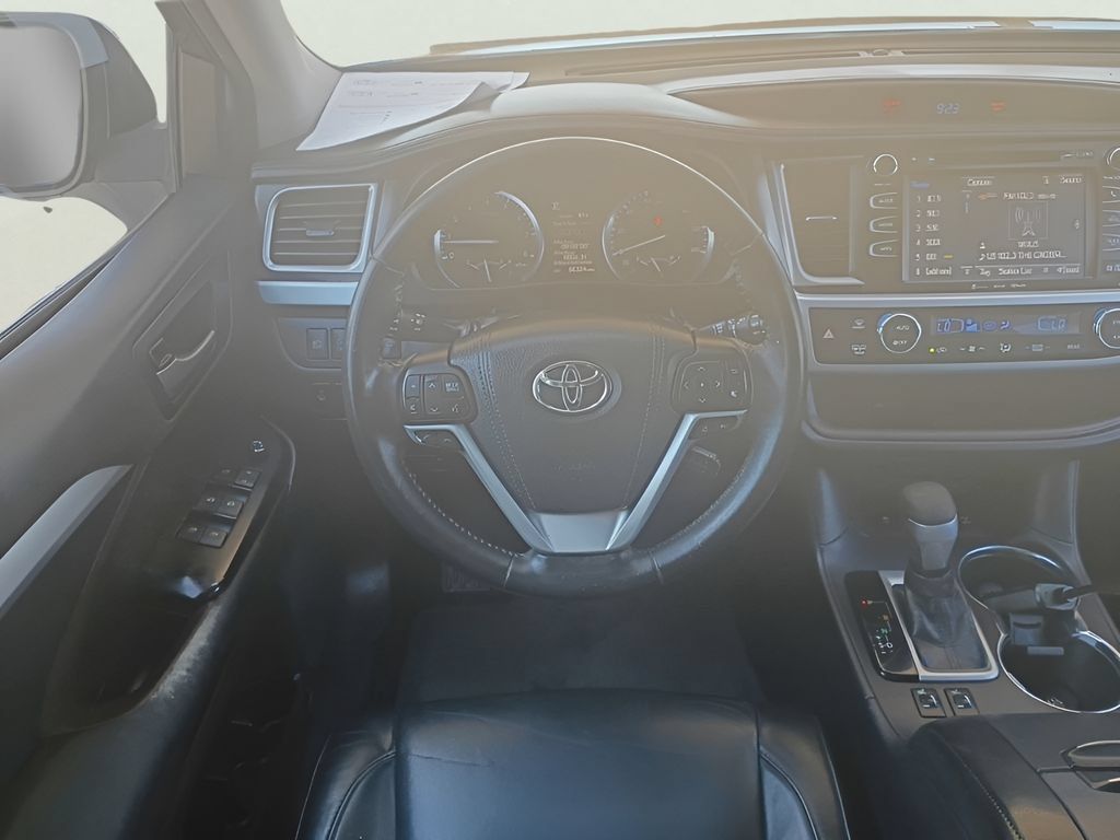 Used 2018 Toyota Highlander XLE AWD/4WD image 4